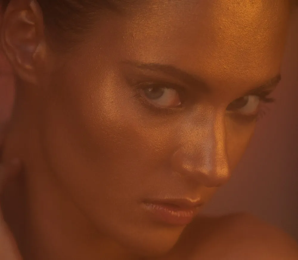 Before retouching — Original portrait photo by Markus Andrews showing raw skin details